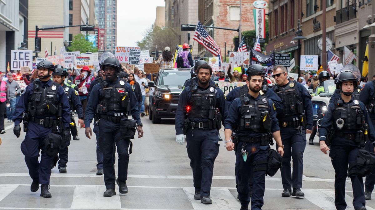 Proti Trumpovi v sobotu vyšlo do ulic osm milionů lidí